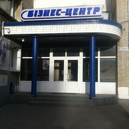 Molodizhniy Hostel Lviv Exteriör bild