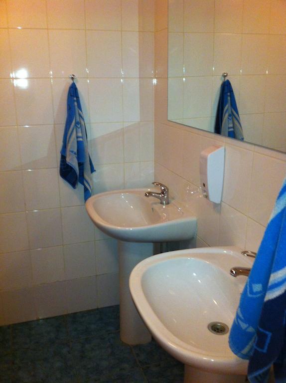Molodizhniy Hostel Lviv Exteriör bild